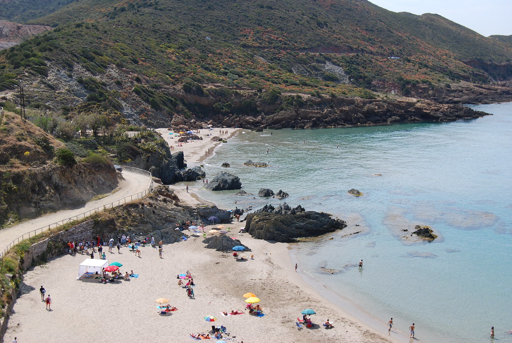 Die ruhige, geschützte Bucht Porto Cauli mit türkisblauem Wasser